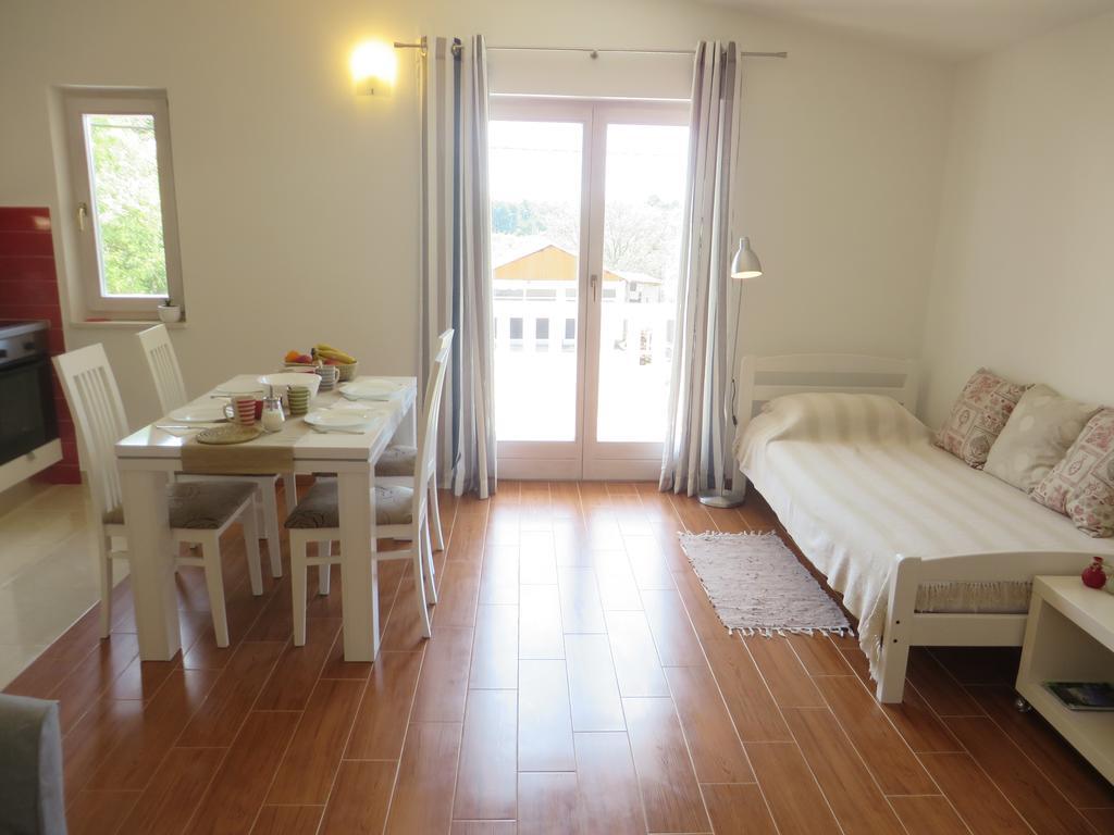 Filipovic Apartments With Pool Biograd Na Moru Exterior foto