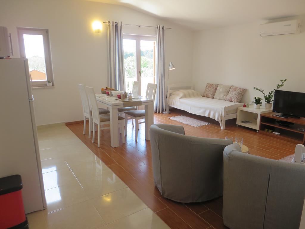 Filipovic Apartments With Pool Biograd Na Moru Exterior foto