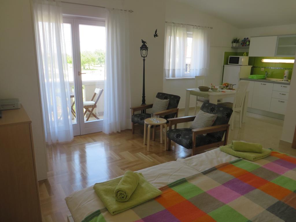 Filipovic Apartments With Pool Biograd Na Moru Exterior foto
