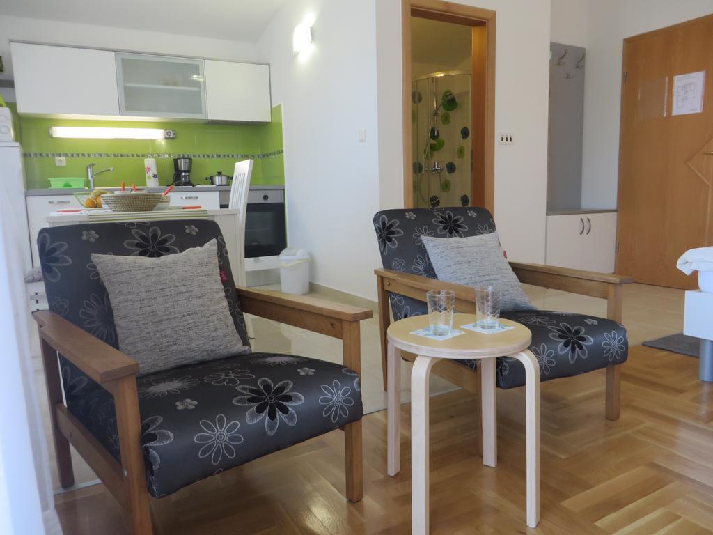 Filipovic Apartments With Pool Biograd Na Moru Exterior foto