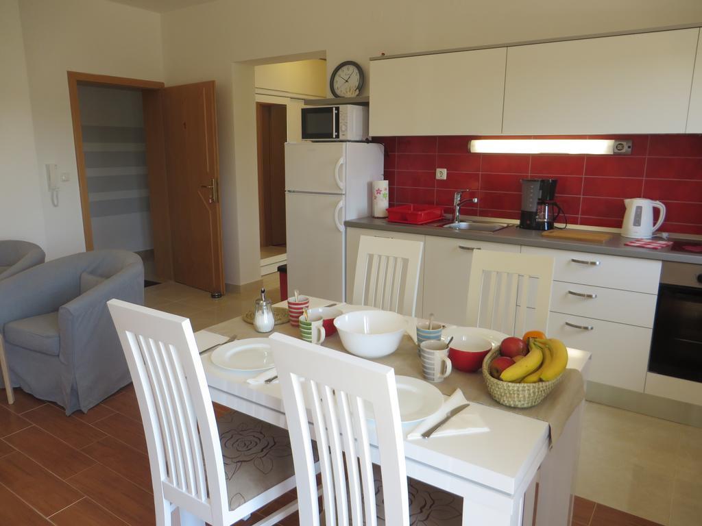 Filipovic Apartments With Pool Biograd Na Moru Exterior foto